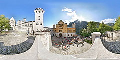 Imagen: Patio superior del Castillo