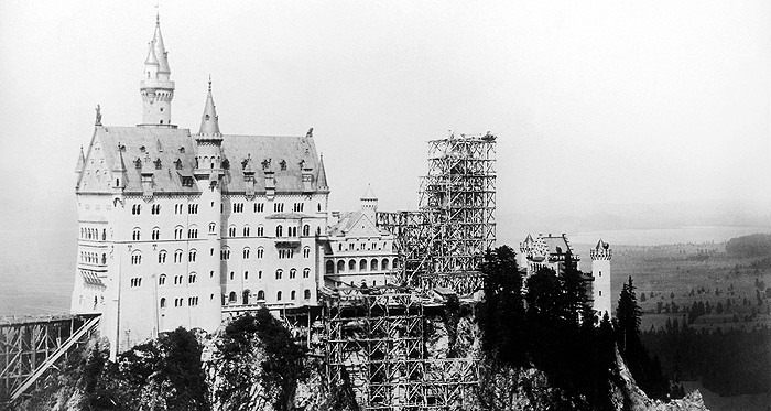 Imagen: Aspecto de la construcción de Neuschwanstein a la muerte de Luis II.